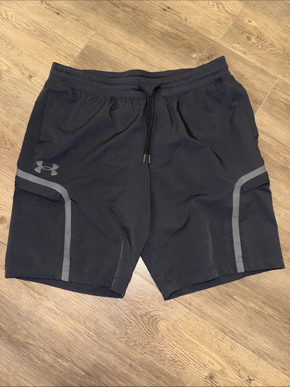 Under Armour Athletic Shorts w Drawstring Waist & Zipped Pockets. XL. Like New!🔥